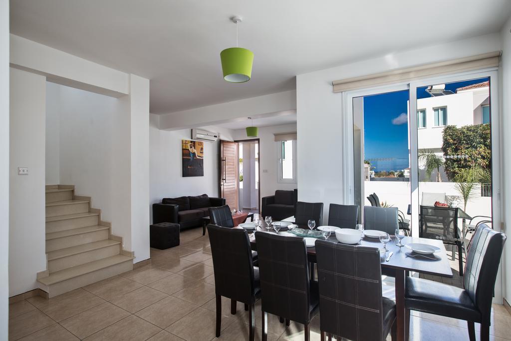 Avra Villas Paralimni Pokoj fotografie